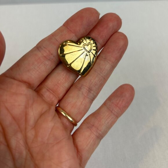 90s Heart Shaped GoldTone Pin Brooch Sunburst By The Variety Club - Picture 8 of 8
